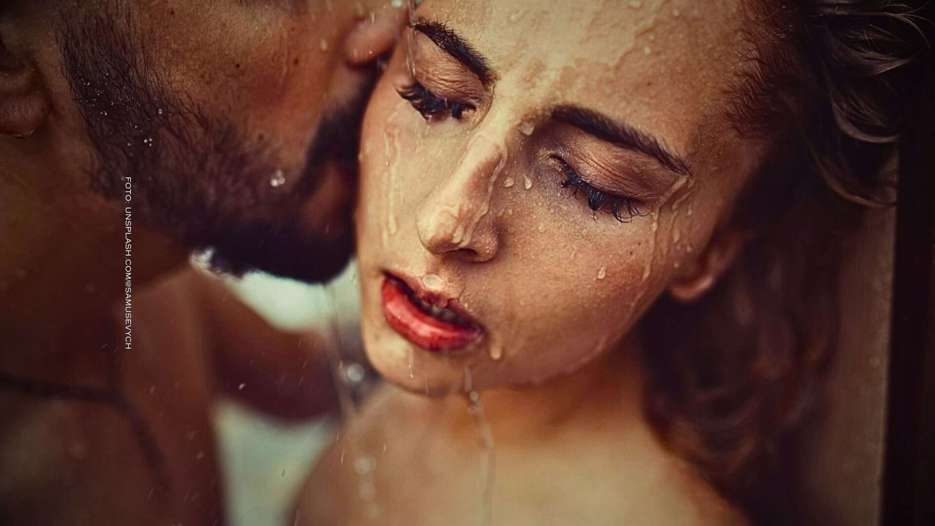 pareja mojada